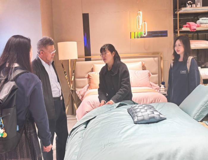 【定稿】企業調研 沈紹基一行赴江蘇南通疊石橋家紡產業集團調研0417669.png